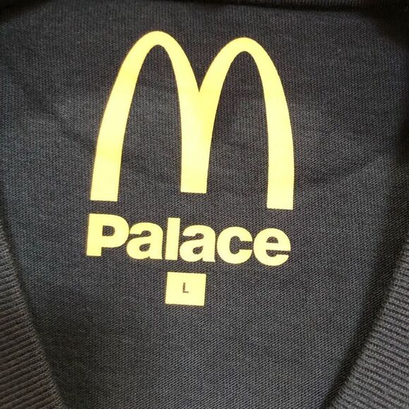 PALACE x McDONALDS - NWT - M Sz LARGE & MEDIUM. Short-Sleeve Logo Tee in Black. - Picture 4 of 10